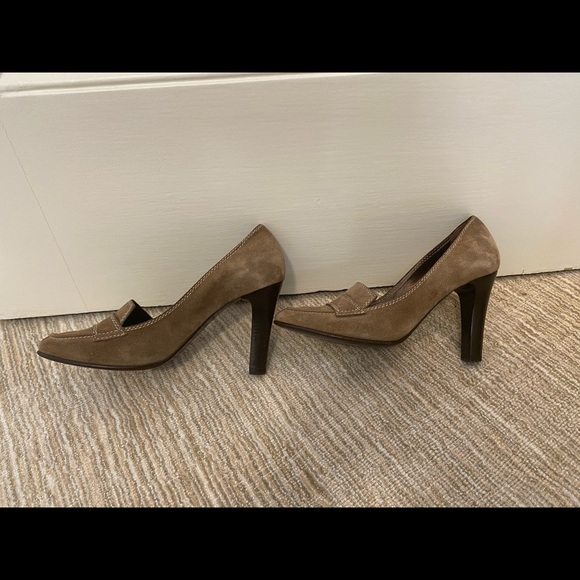Theory Suede Tan Heels 3.5” size 6.5 - Picture 2 of 6